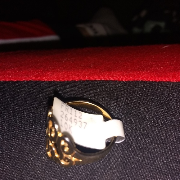 Ring - Picture 3 of 4